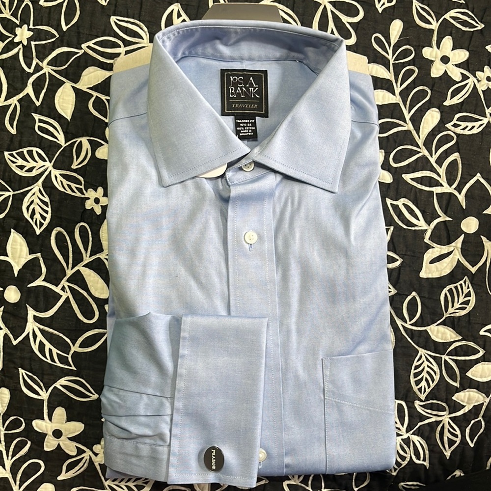 (419)NWT Mens long sleeve dress shirt by Jos A Bank. Size 15 1/2-34. Light Blue